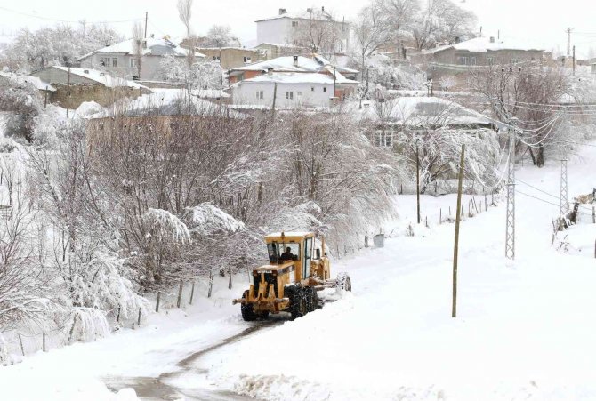 Van Büyükşehir Belediyesi, Kapalı Mahalle Yollarını Açıyor
