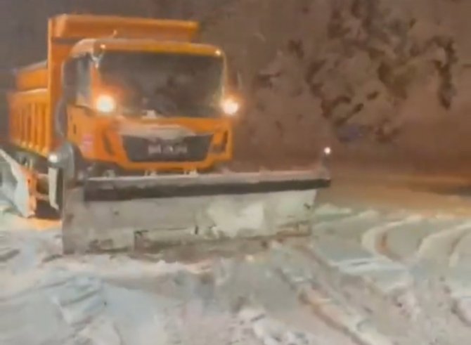 Van’da Yoğun Kar Yağışı Nedeniyle Kurubaş Geçidi Ulaşıma Kapatıldı