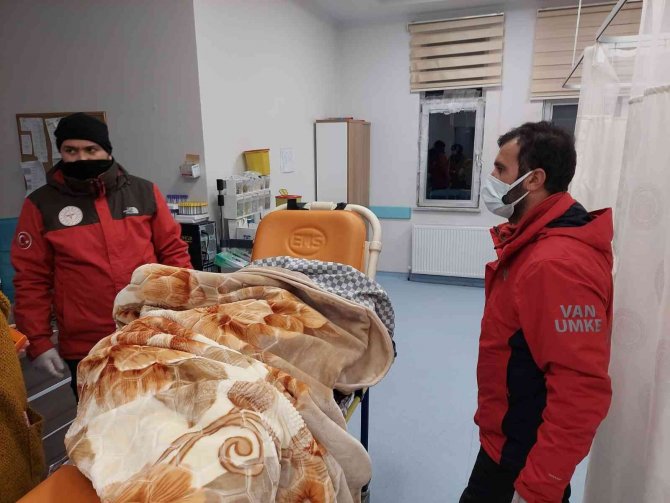 Van’da Sağlık Çalışanlarının Zorlu Kış Nöbeti Devam Ediyor