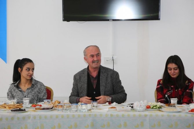 Başkan Akman, Gençlerle Tecrübe Paylaşımında Bulundu
