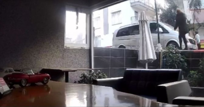 Apartmanın 4’üncü Katından Düşen Genç Hayatını Kaybetti