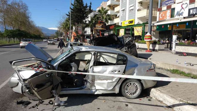 Arkadaşları Kazada Yaralanan Genç, Uzun Süre Kazanın Şokundan Çıkamadı