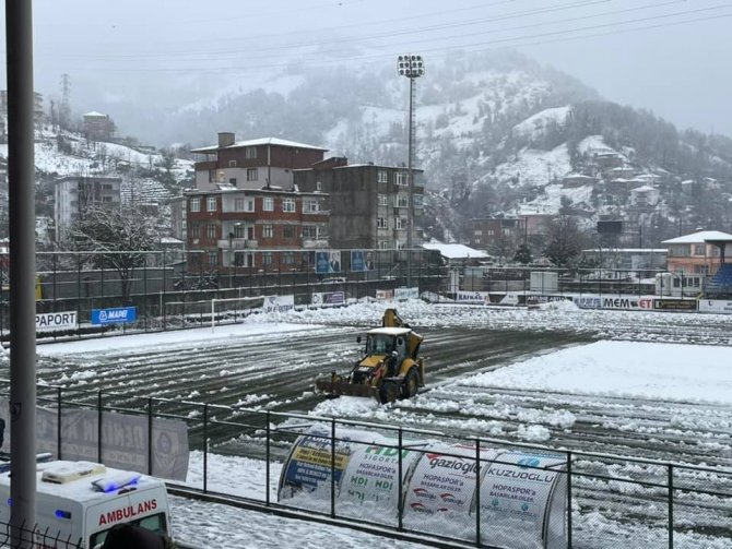 Artvin’de Kar Yağışı Nedeniyle 3. Lig Maçı Ertelendi
