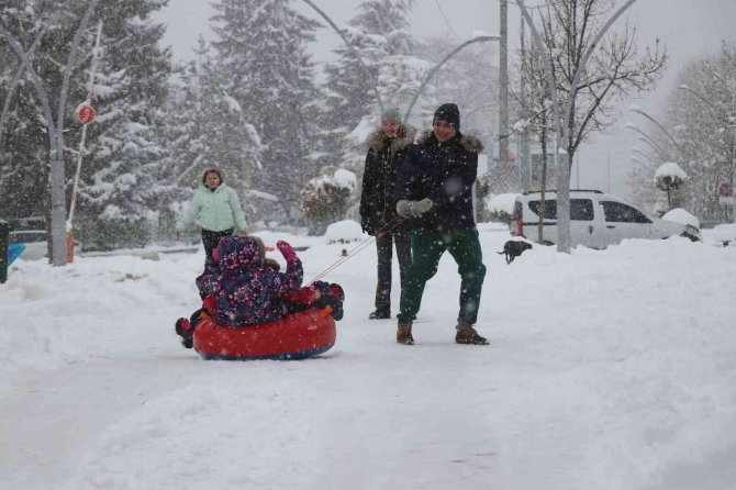 Bolu Kent Merkezi Beyaz Örtüyle Kaplandı