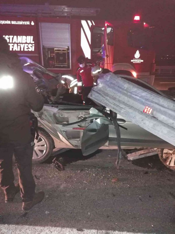 Çatalca’da Bariyerlere Çarpan Araç Sürücüsü Hayatını Kaybetti