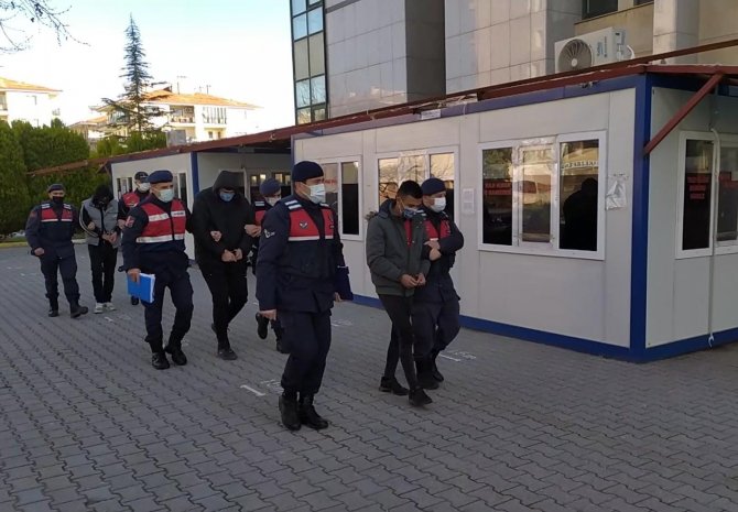 Böyle Komşu Düşman Başına