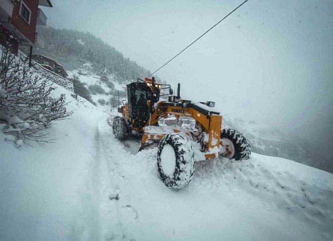 Doğu Karadeniz’de 785 Köy Ve Mahalle Yolu Kar Nedeniyle Ulaşıma Kapandı