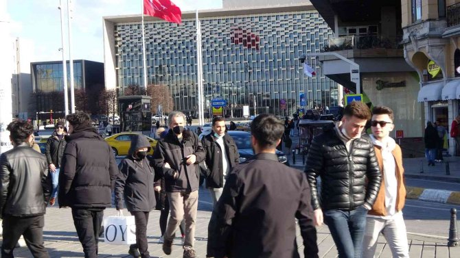 Güneşi Gören Taksim’e Akın Etti