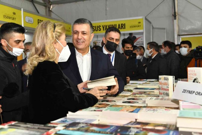 ‘Esenyurt Edebiyat Ve Sanat Festivali’ Kapılarını Açtı