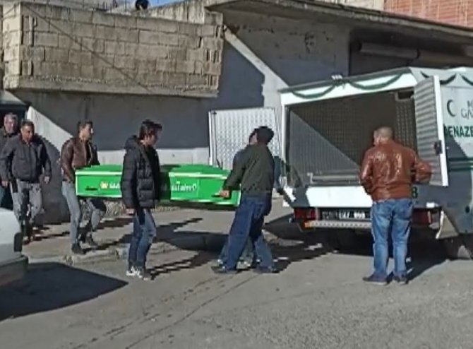 Yaşlı Kadın Yalnız Yaşadığı Evinde Ölü Bulundu
