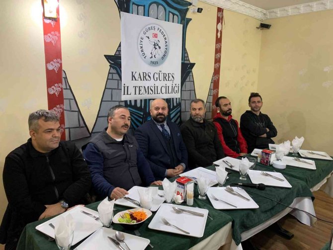 Güreş Kars İ̇l Temcisi Kırtay Antrenör Ve Hakemlerle Buluştu