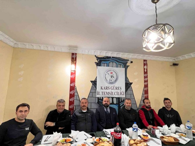 Güreş Kars İ̇l Temcisi Kırtay Antrenör Ve Hakemlerle Buluştu