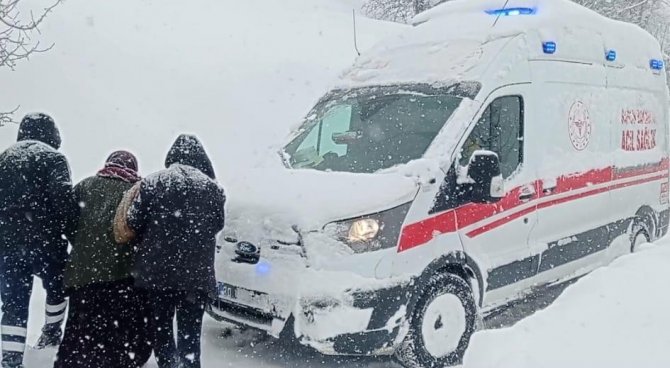 Şemdinli’de Rahatsızlanan Hasta İçin Seferberlik