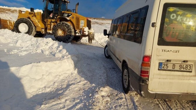Tipide Mahsur Kalan Öğrenci Ve Vatandaşlar, 5 Saatlik Çalışma Sonunda Kurtarıldı