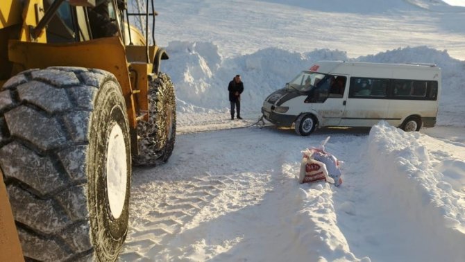 Tipide Mahsur Kalan Öğrenci Ve Vatandaşlar, 5 Saatlik Çalışma Sonunda Kurtarıldı