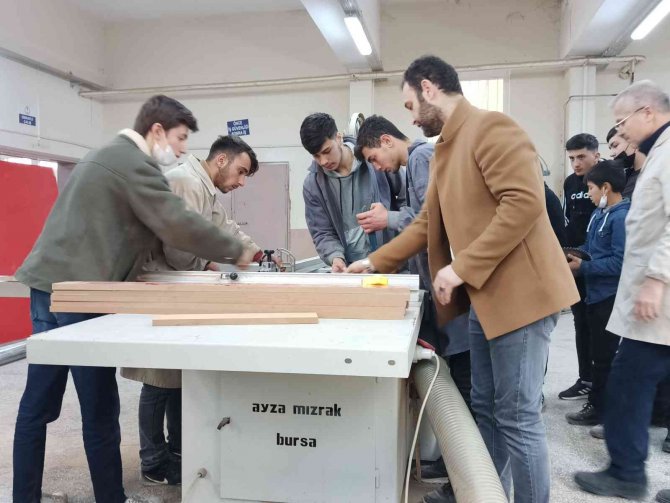 İ̇zmir’de Fabrika Gibi Okul: Cirosu 1 Milyon Tl’ye Yaklaştı