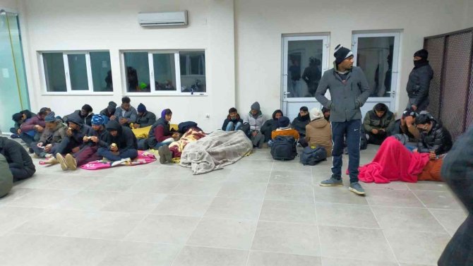 İ̇zmir’de 5 Göçmen Kaçakçısı Tutuklandı