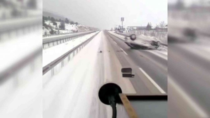 Karlı Yolda Takla Atan Otomobil Kameraya Yansıdı
