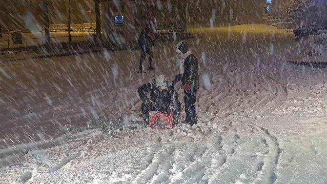 Karabük’te Yoğun Kar Yağışı Etkili Oluyor