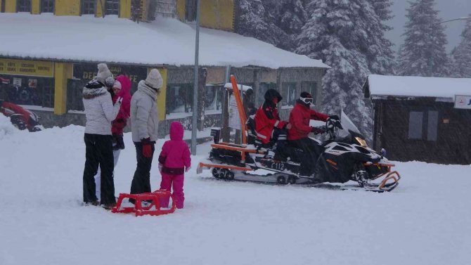 Kar Kalınlığının 40 Santimetreyi Aştığı Ilgaz Dağına, Kayak Tutkunlarından Yoğun İlgi