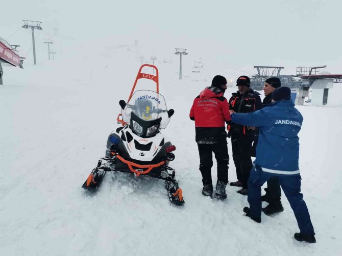 Çığ Altında Kalan Birleşmiş Milletler Koordinasyon Üyesinin Cansız Bedenine Ulaşıldı