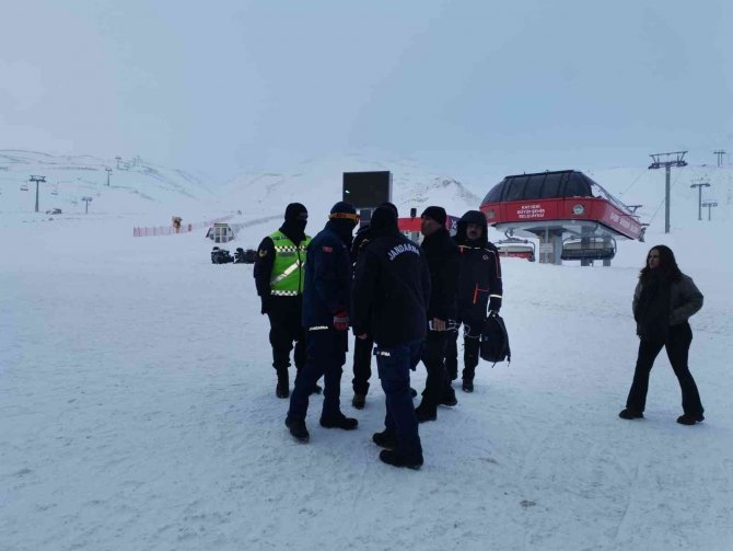 Çığ Altında Kalan Birleşmiş Milletler Koordinasyon Üyesinin Cansız Bedenine Ulaşıldı