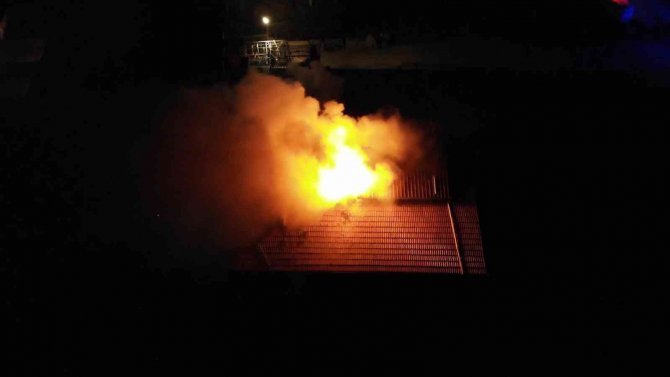 Kırıkkale’de Korkutan Yangın: Mahalleli Sokağa Döküldü