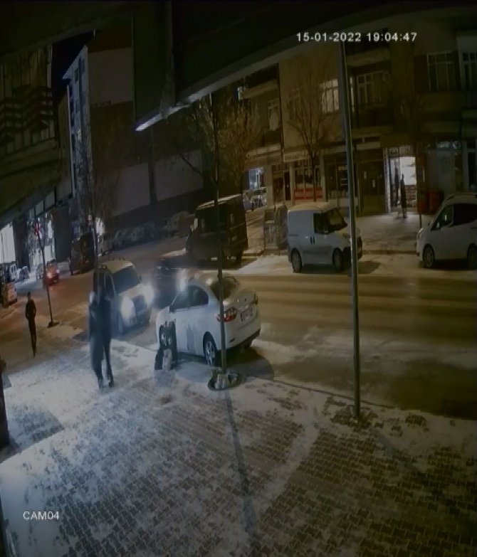 Buzlanan Yol Kazaya Neden Oldu