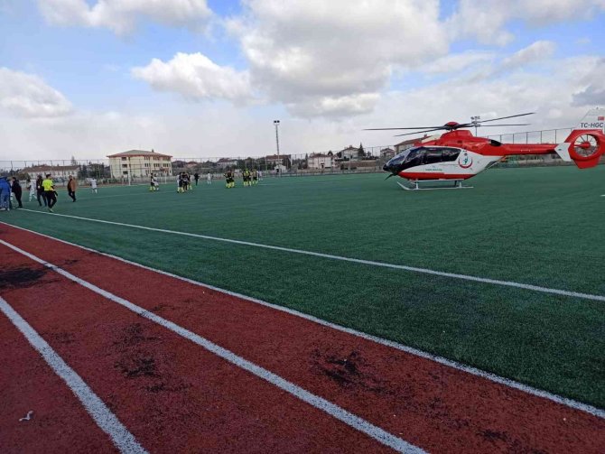 Konya’da Maç Sırasında Helikopter Ambulans Sahaya İndi