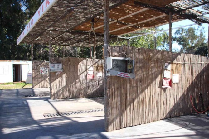 Hırsızlar Yüzünden İşletmesini Kapatacak