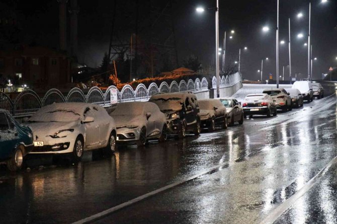Kar Yağışı Sakarya’yı Beyaza Bürüdü
