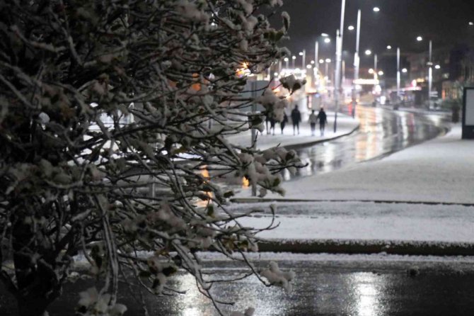 Kar Yağışı Sakarya’yı Beyaza Bürüdü