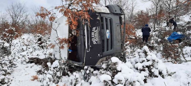 Tokat’ta Minibüs Uçuruma Devrildi: 1 Ölü, 1 Yaralı