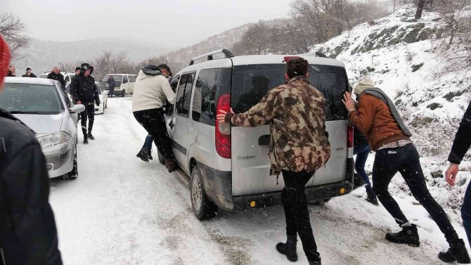 Kar Eğlencesi İçin Yaylaya Çıktılar, Yolda Kaldılar