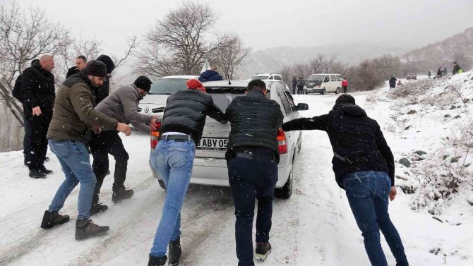 Kar Eğlencesi İçin Yaylaya Çıktılar, Yolda Kaldılar