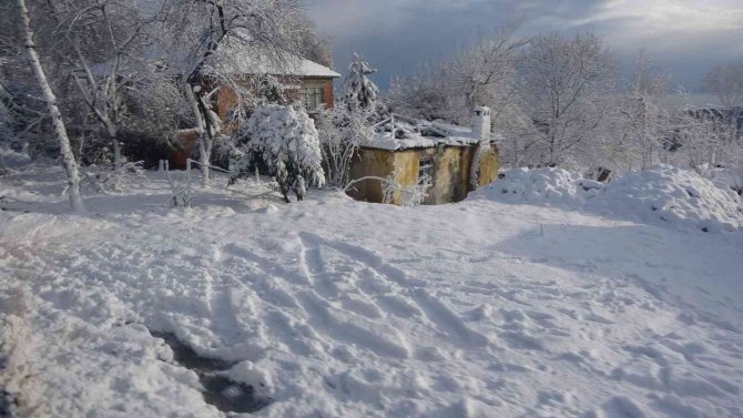 Trabzon’da Kar Yüksek Kesimlerde Etkili Oldu