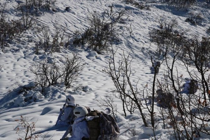 Tunceli’de 5 Sığınak İmha Edildi