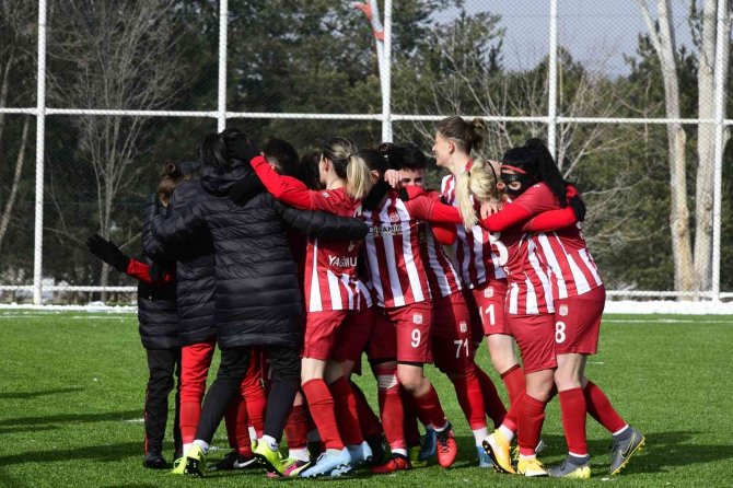 Turkcell Kadın Futbol Süper Ligi: Sivasspor: 2 - İ̇lkadım Belediyesi Yabancılar Pazarı Spor: 1