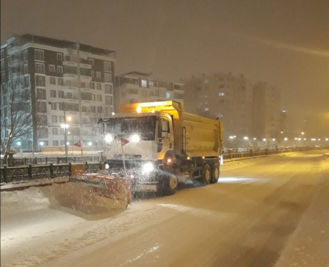Van Büyükşehir Belediyesinden Karla Mücadele Seferberliği