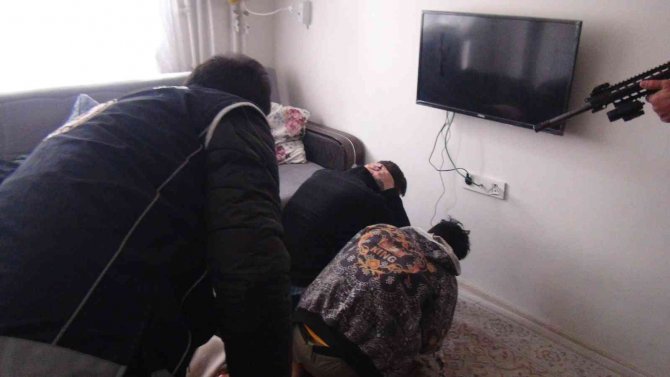 Apartman Dairesine Operasyon: 10 Düzensiz Göçmen Yakalandı