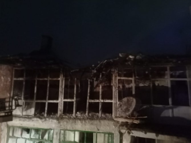 Yangına Giden İtfaiye Aracı Kardan Dolayı Yolda Mahsur Kaldı