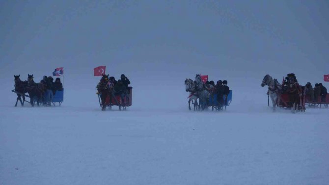 Belediye Başkanları Çıldır Gölü’nde Tipiye Yakalandı