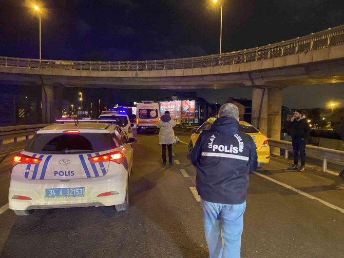 15 Temmuz Şehitler Köprüsü Bağlantı Yolunda Evsiz Kadına Otomobil Çarptı, Kadın Hayatını Kaybetti