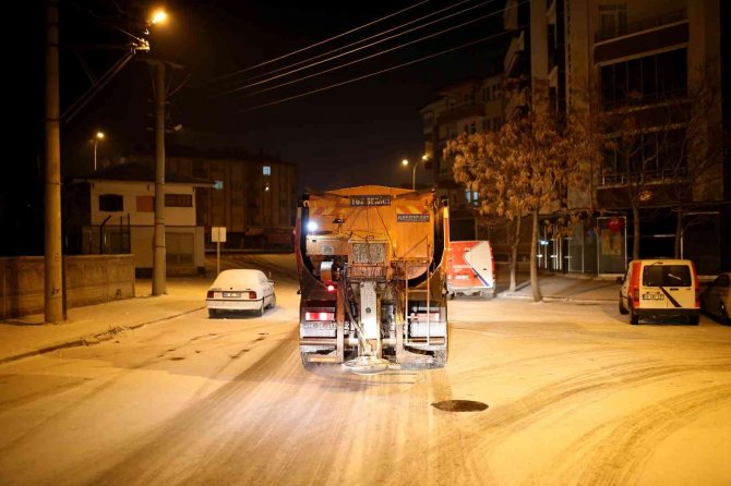 Aksaray Belediyesi Karla Mücadele Ekipleri 7/24 Nöbette
