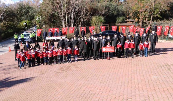 Tuğgeneral Özfidan, Öğrencilerle Kitap Okudu
