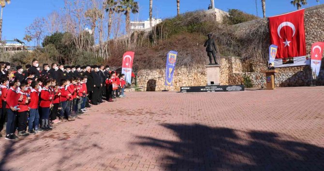 Tuğgeneral Özfidan, Öğrencilerle Kitap Okudu