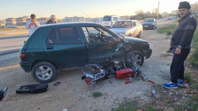 Otomobil İle Motosiklet Çarpıştı: 2 Yaralı