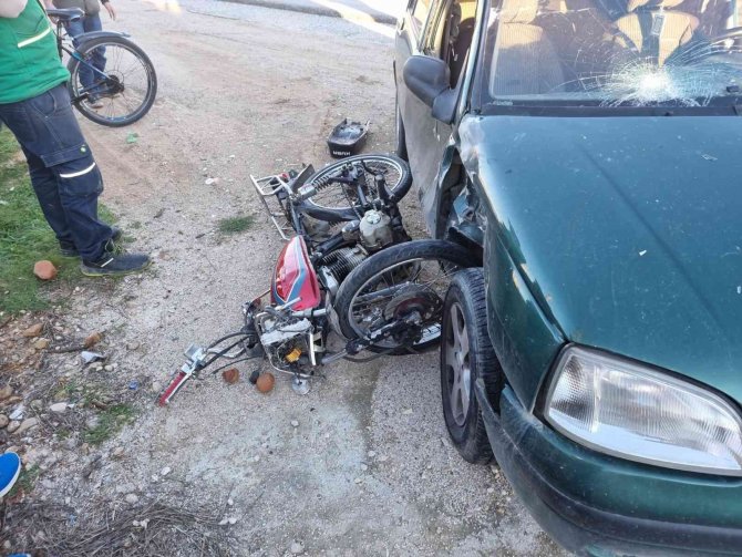 Otomobil İle Motosiklet Çarpıştı: 2 Yaralı