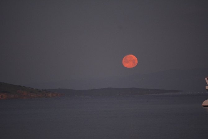 Ayvalık’ta Dolunay İhtişamı