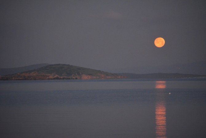 Ayvalık’ta Dolunay İhtişamı